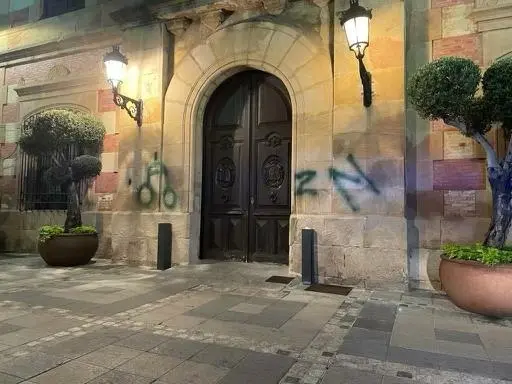 Pintada en el Ayuntamiento