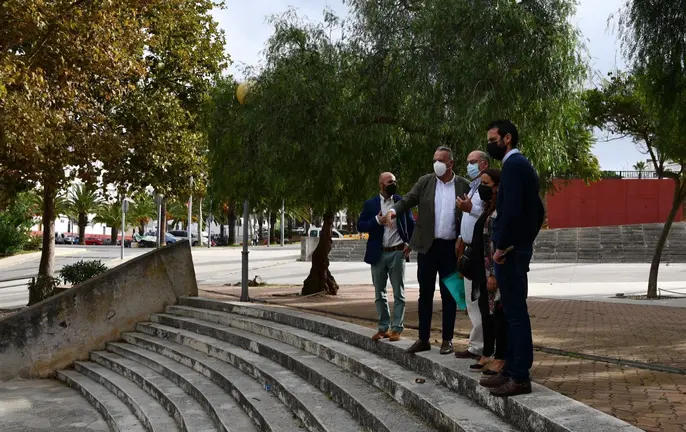 Visita al parque de El Ejido por responsables municipales
