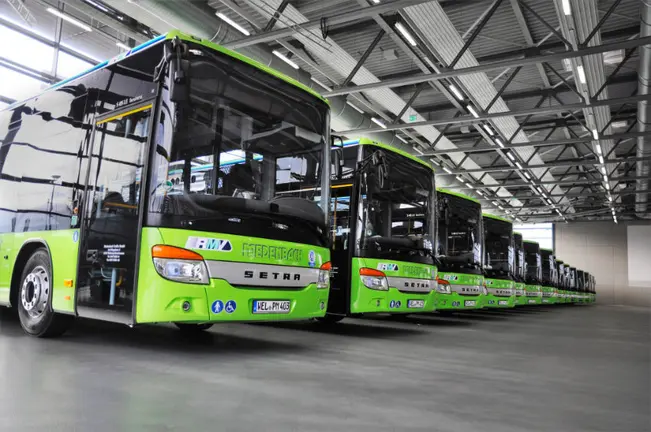 Die Medenbach Traffic GmbH &uuml;bernimmt 16 Setra &Uuml;berlandbusse des Typs S 415 LE business. 

Medenbach Traffic GmbH takes on sixteen S 415 LE business vehicles. 