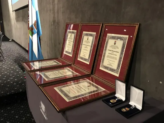 Placas de Honores y Distinciones municipales de La L&iacute;nea