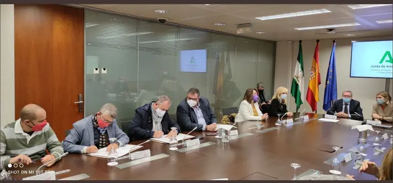 firma convenio del metal