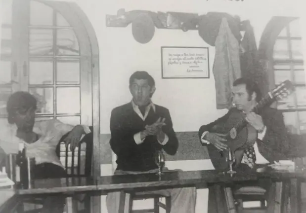 Jos&eacute; L&eacute;rida canta con Parrilla de Jerez a la guitarra ante la mirada de Manuel Agujetas