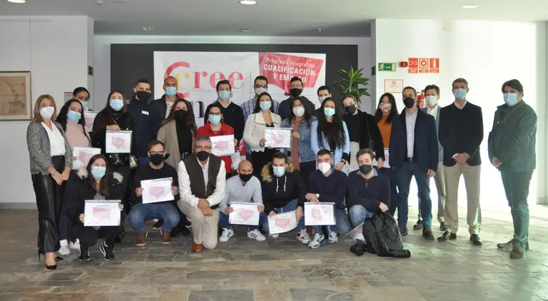 Grupo alumnos diplomas