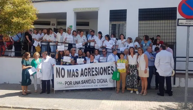 Una protesta de sanitarios contra las agresiones a su colectivo