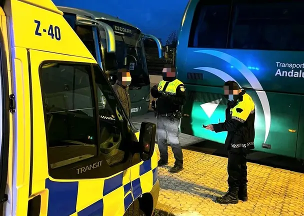 Control de la Polic&iacute;a Local sobre el transporte escolar