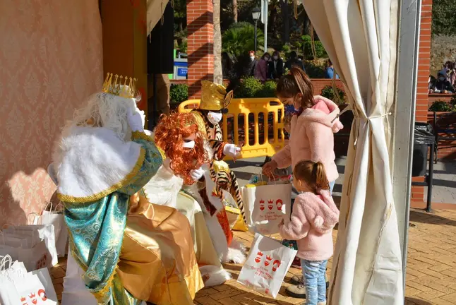 Cabalgata y recepci&oacute;n real en Torreguadiaro