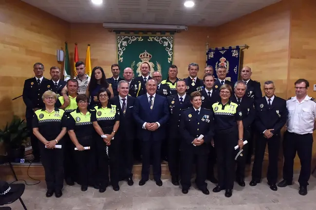 Entrega de Medallas a Polic&iacute;as
