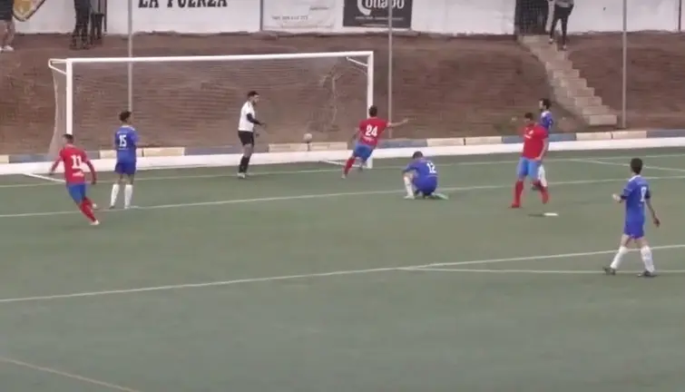 Sergio Lata, celebrando su primer gol