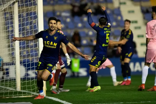 Xemi Fern&aacute;ndez, celebrando el gol del triunfo ante la Balona. FOTO: UCAM