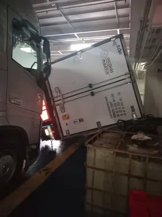 camion volcado