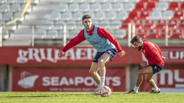Ferni, en un entrenamiento con el Algeciras. ALGECIRAS CF