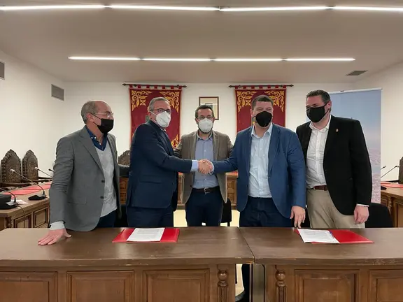 Firma del convenio entre la C&aacute;mara de Comercio y Aadell