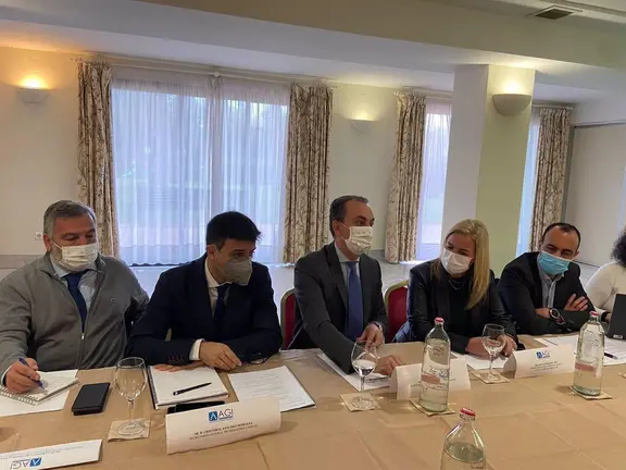 Reuni&oacute;n de representantes de la Junta con la AGI - JUNTA DE ANDALUC&Iacute;A