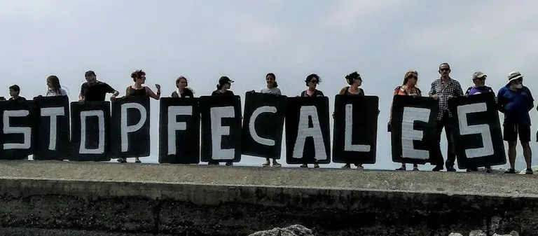 Una protesta por los vertidos de fecales