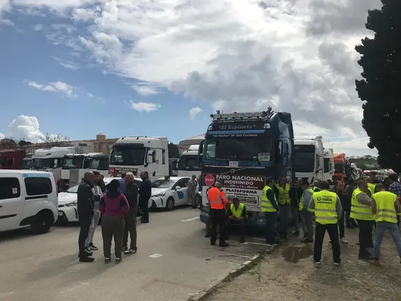 Concentraci&oacute;n de los transportistas este lunes en Los Barrios