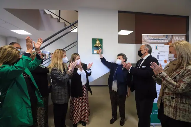 La 'Campana de los Sue&ntilde;os' en el Hospital Punta Europa - JUNTA DE ANDALUC&Iacute;A