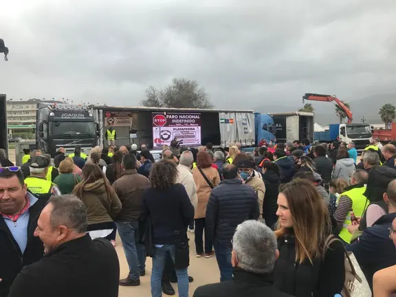 Concentraci&oacute;n de transportistas en Los Barrios
