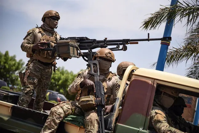 Militares armados