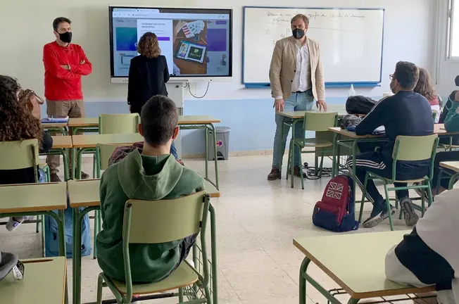 V&aacute;zquez Hueso durante los talleres de orientaci&oacute;n