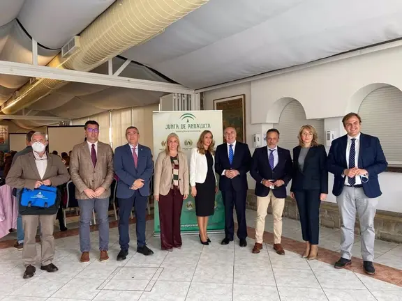 La secretaria general de Educaci&oacute;n y FP de la Consejer&iacute;a de Educaci&oacute;n y Deporte, Olaia Abad&iacute;a, y el delegado territorial de Educaci&oacute;n y Deporte en C&aacute;diz, Miguel Andr&eacute;u. - JUNTA DE ANDALUC&Iacute;A