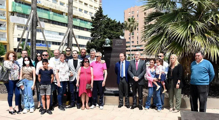 BUSTO-DEL-ESTIBADOR-EN-EL-ACCESO-CENTRAL