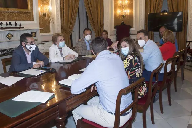 Reuni&oacute;n en Diputaci&oacute;n sobre el centro de mayores de La L&iacute;nea