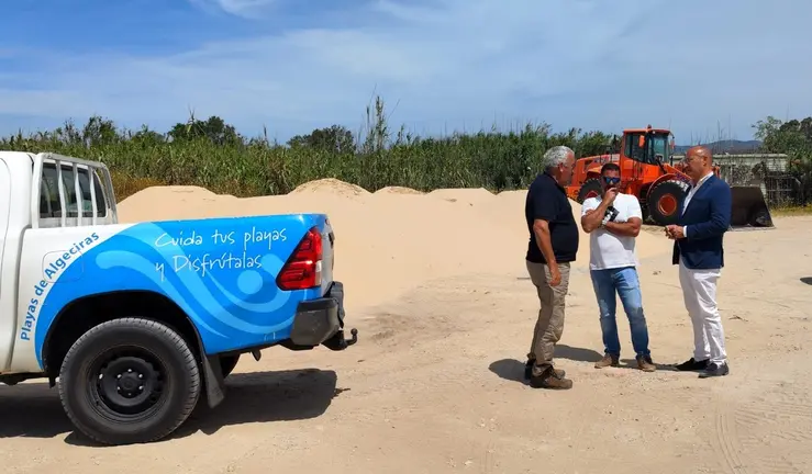 Comienzan la aportaci&oacute;n de arena en el Rinconcillo
