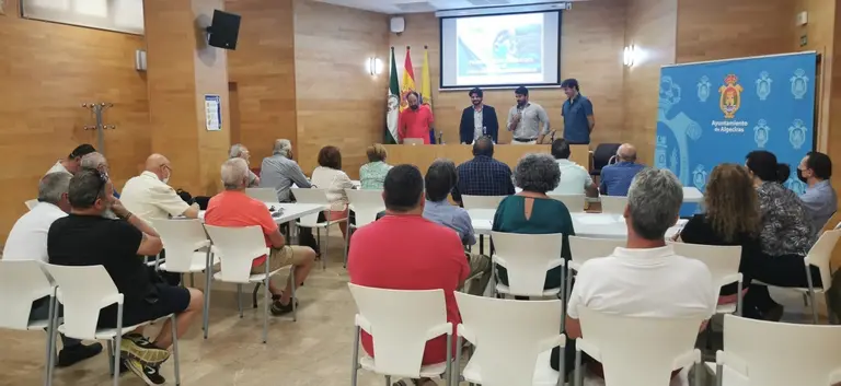 Pelayo y Juli&aacute; dieron la bienvenida a los asociaciones participantes