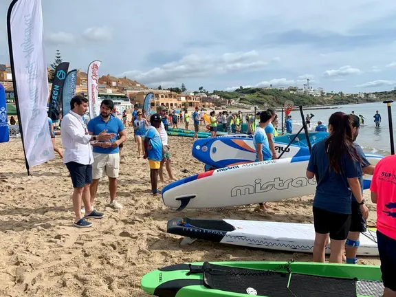 Rodr&iacute;guez Ros y Juli&aacute; en la playa de Getares