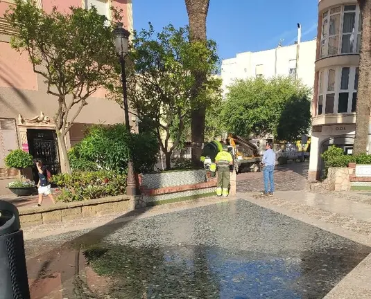 Mantenimiento en la Plaza Fari&ntilde;as