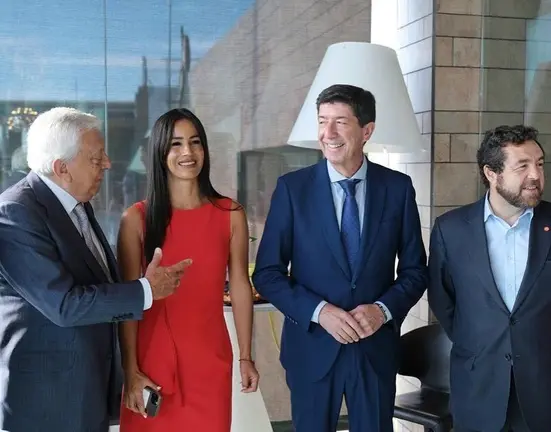 Mar&iacute;n junto a Bego&ntilde;a Villac&iacute;s, en un acto en la C&aacute;mara de Comercio de Sevilla