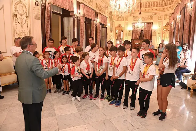 Vivas, con los alumnos del club SEPAI