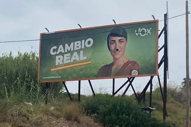 Sabotaje al cartel electoral de Vox