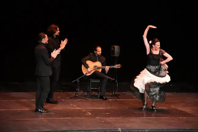 Luc&iacute;a La Pi&ntilde;ona en Endansar
