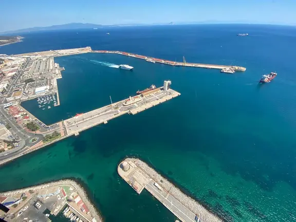 Vista a&eacute;rea del puerto de Ceuta