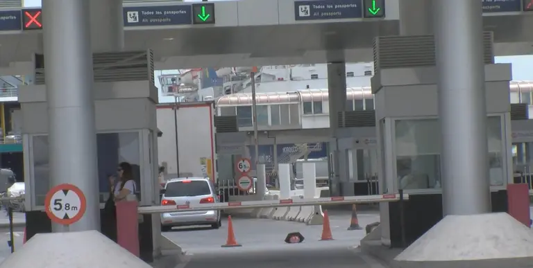 Embarque de vehiculos en la OPE