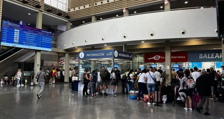 Afluencia en la estaci&oacute;n mar&iacute;tima con motivo de la OPE