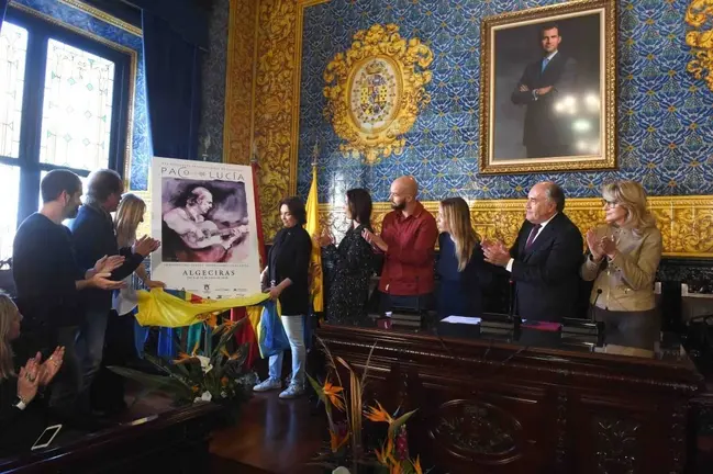 Landaluce, junto a la familia de Paco de Luc&iacute;a