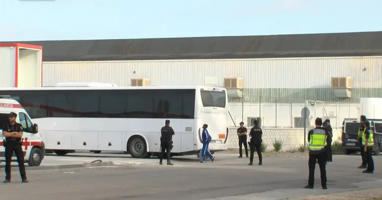 Llegada de inmigrantes al CATE de San Roque