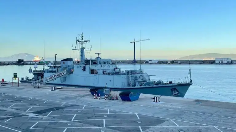 Buque cazaminas HMS Penzance