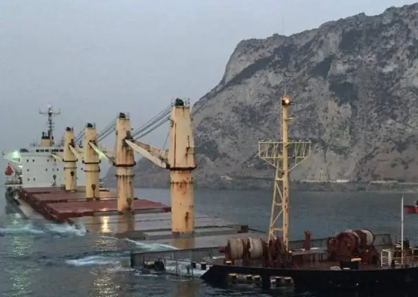 El OS 35, semihundido frente a Gibraltar
