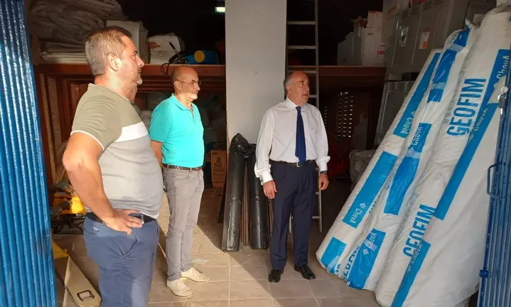 Landaluce supervisa los medios dispuestos en Algeciras ante la posibilidad de un vertido