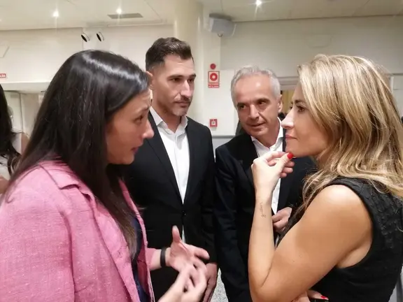 Roc&iacute;o Arrabal con la ministra Transportes