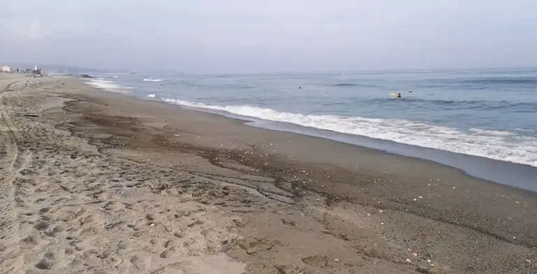 Vertido del 'OS 35' en la playa de Santa B&aacute;rbara