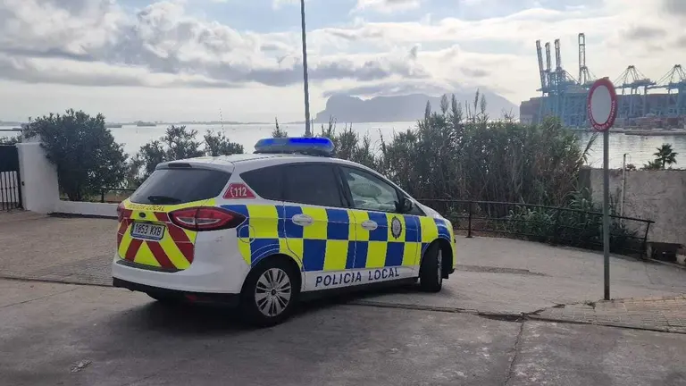 Una patrulla de la Polic&iacute;a Local en El Rinconcillo