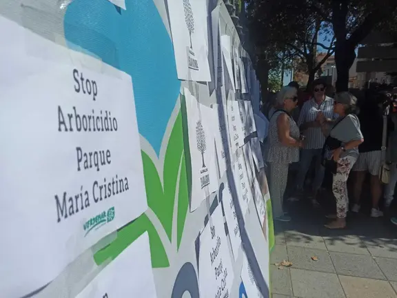 Concentraci&oacute;n frente al parque