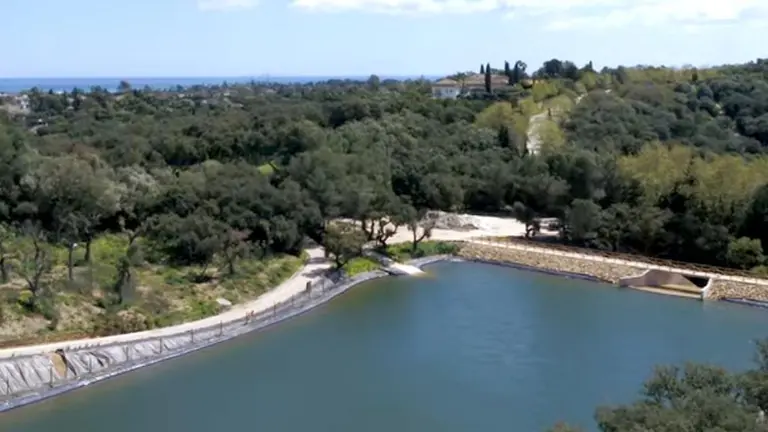 Lago artificial de Valderrama