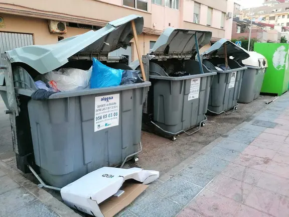 Contenedores en la Cuesta del Rayo