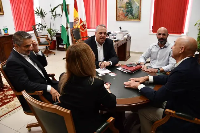 Reunion del nuevo director de Refineria