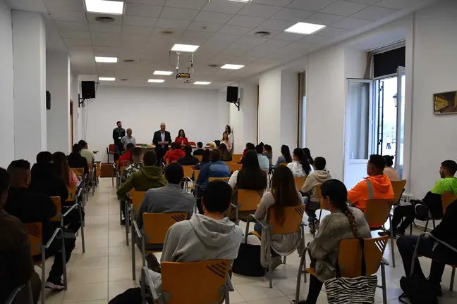 Reuni&oacute;n de bienvenida a un Plan de Empleo (Archivo)